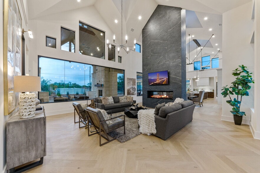 More Photos Of 7505 E US Highway 290, Johnson City Flex For Sale