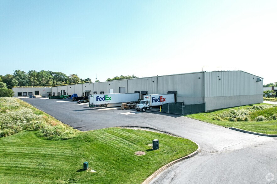 More Photos Of 1549 Bobali Dr, Harrisburg Distribution For Lease