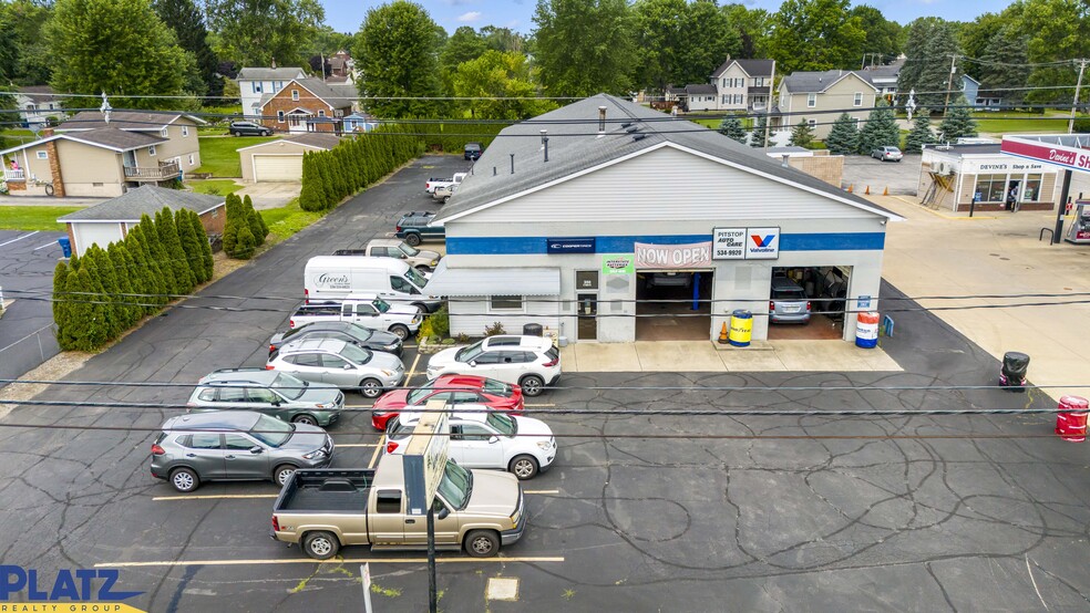 Primary Photo Of 350 N Main St, Hubbard Auto Repair For Sale