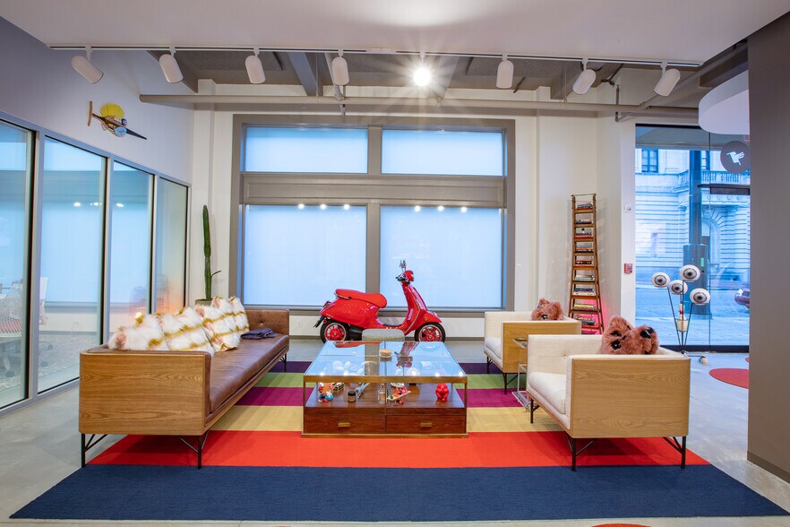 More Photos Of 640 Magazine St, New Orleans Hospitality For Lease