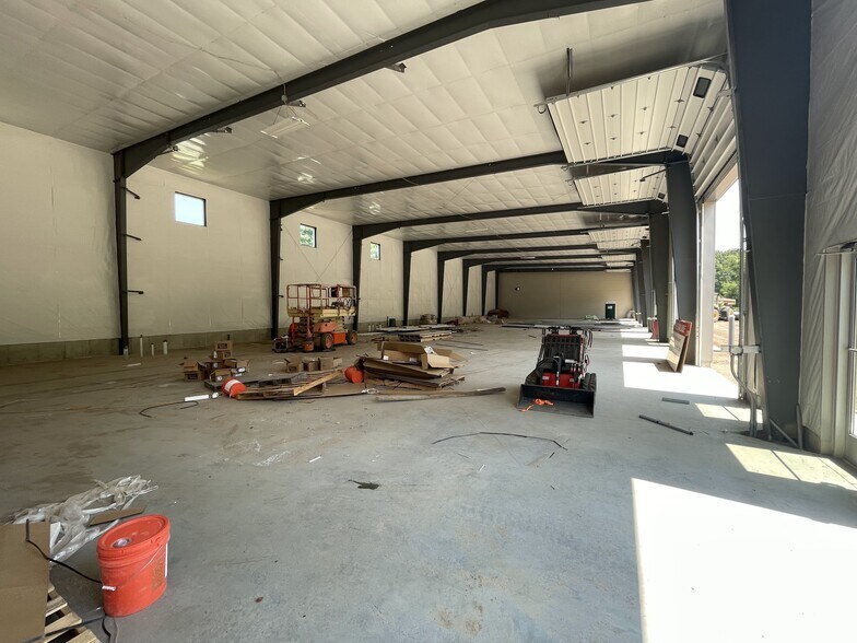 More Photos Of 100 South Satellite Rd, South Windsor Warehouse For Lease