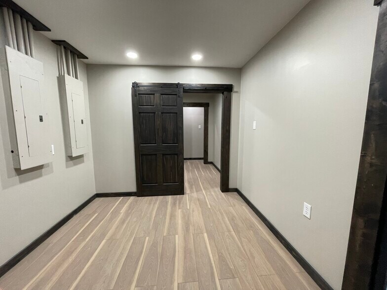 More Photos Of 341 Darnell Mealer Rd, Lewisburg Showroom For Lease