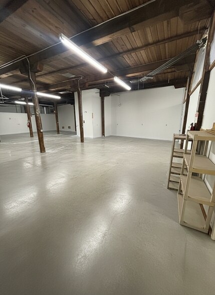 More Photos Of 901-965 Northwest Blvd, Winston-Salem Flex For Lease
