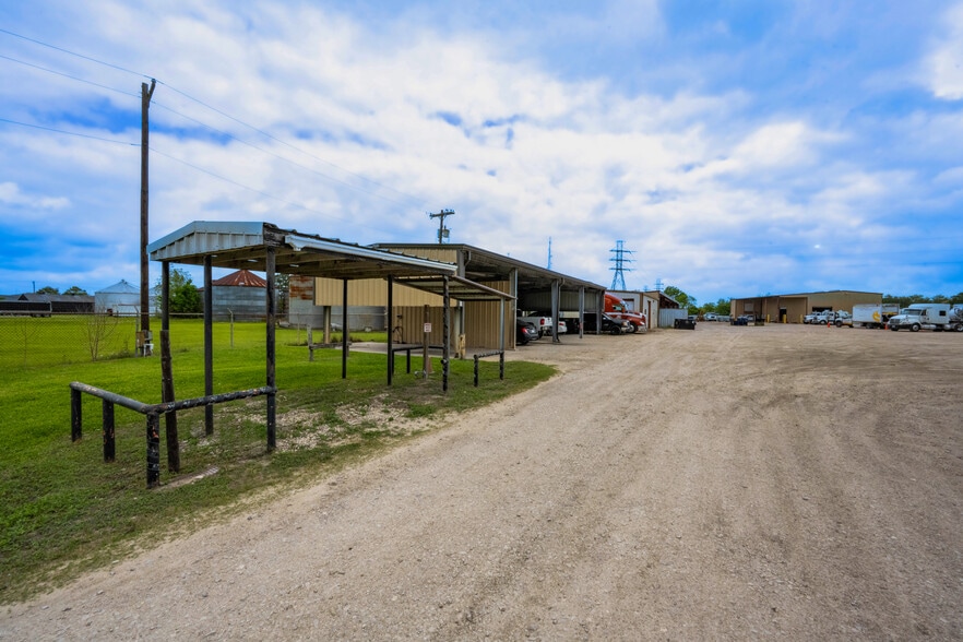 More Photos Of 1500 W Highway 6, Alvin Truck Terminal For Sale