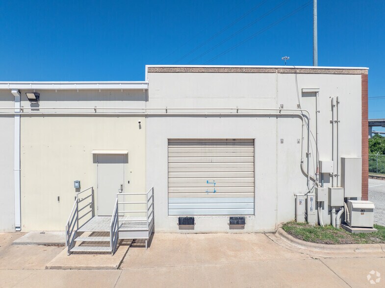 More Photos Of 2157-2191 Woodward St, Austin Unknown For Lease