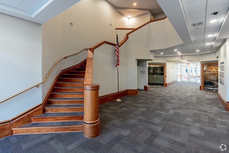 More Photos Of 4999 Louise Dr, Mechanicsburg Office For Lease