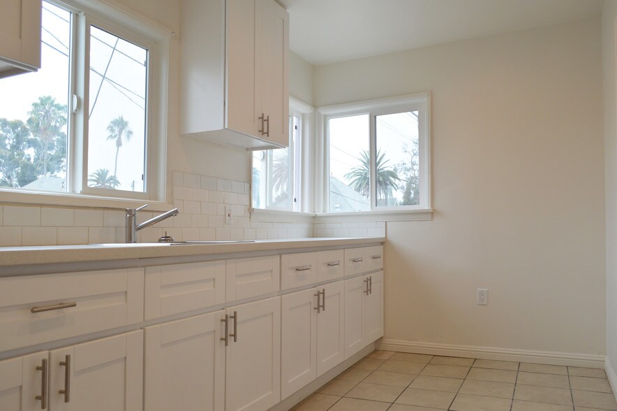 More Photos Of 435-437 W 11th St, Long Beach Apartments For Sale