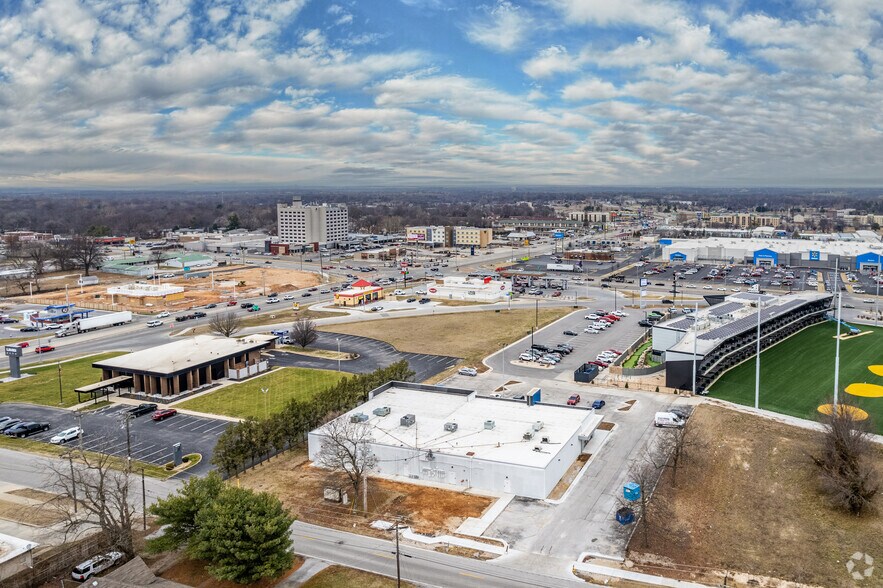 More Photos Of 1845 E Turner Blvd, Springfield Unknown For Lease