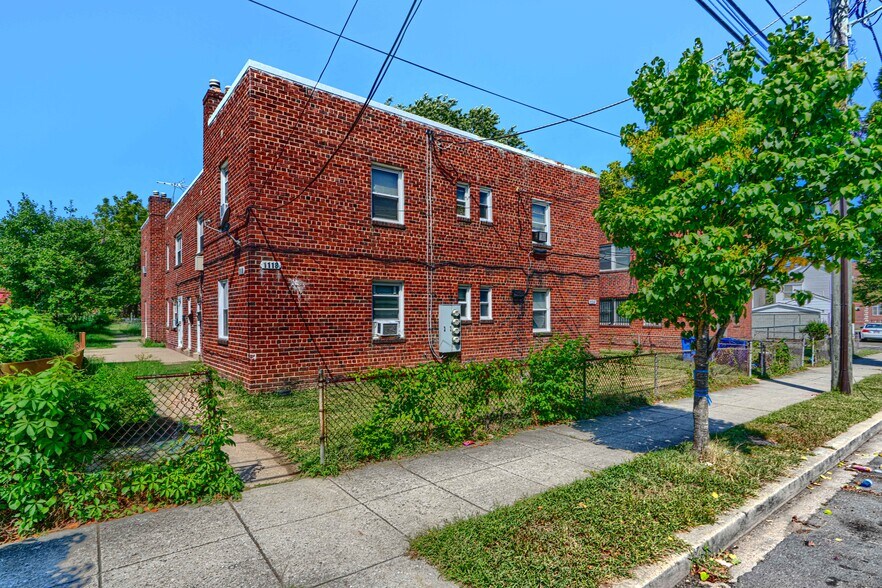 Primary Photo Of 1118 46th St NE, Washington Apartments For Sale