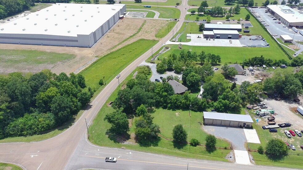 More Photos Of 238 Commercial Pky, Canton Flex For Lease