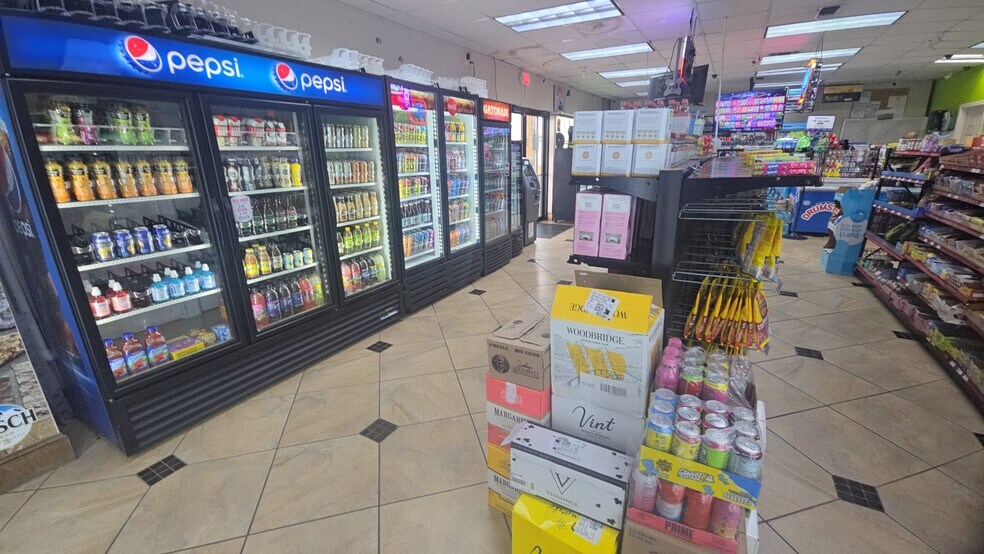 More Photos Of 1811 S Broadway Ave, Tyler Convenience Store For Sale
