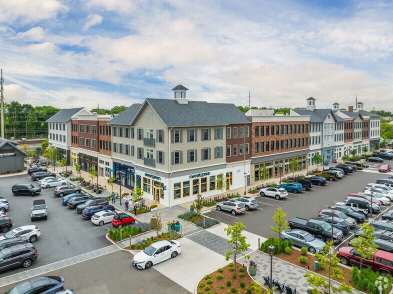 More Photos Of 102 Heights Rd, Darien Apartments For Lease