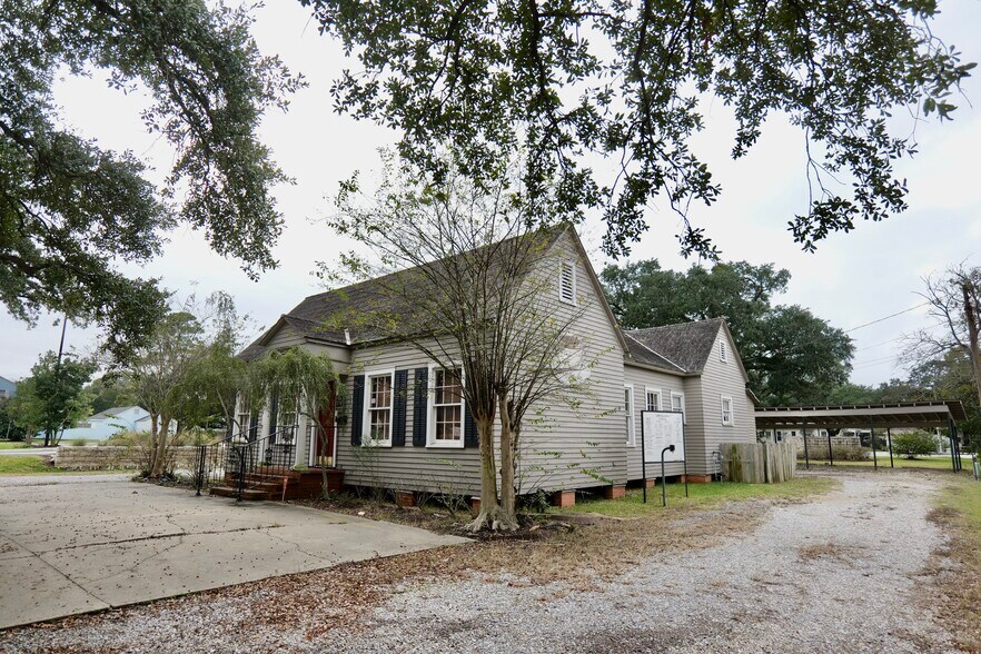 More Photos Of 1317 N Parkerson Ave, Crowley Storefront Retail Office For Sale