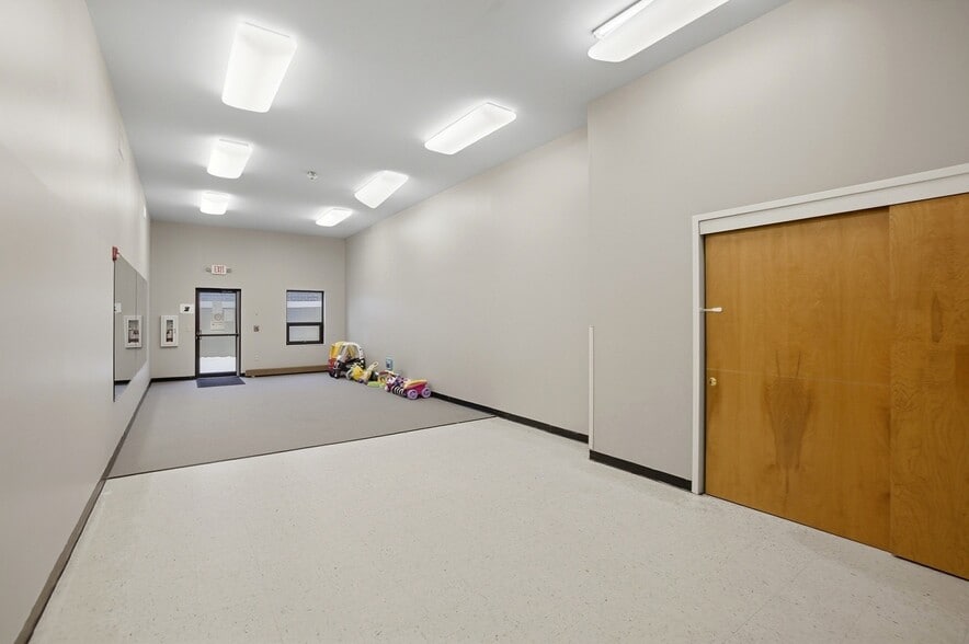 More Photos Of 9685-9725 Dayton Lebanon Pike, Dayton Storefront Retail Office For Sale