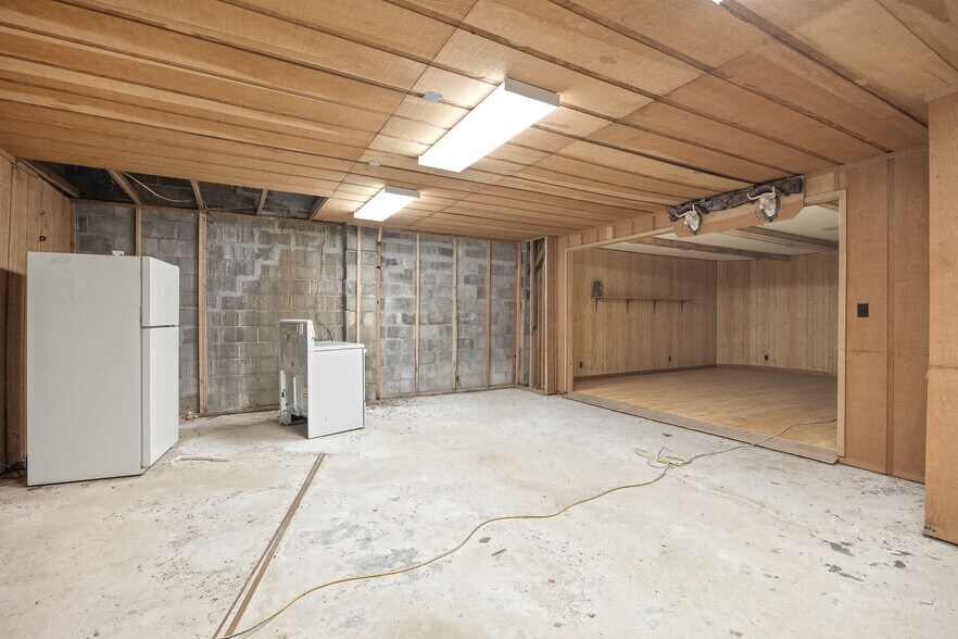 More Photos Of 802 E Nodaway St, Oregon Flex For Sale