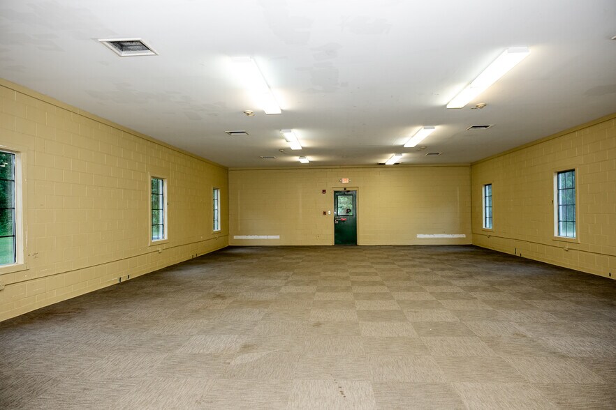 More Photos Of 626 Old River Rd, Sylvania Manufacturing For Sale