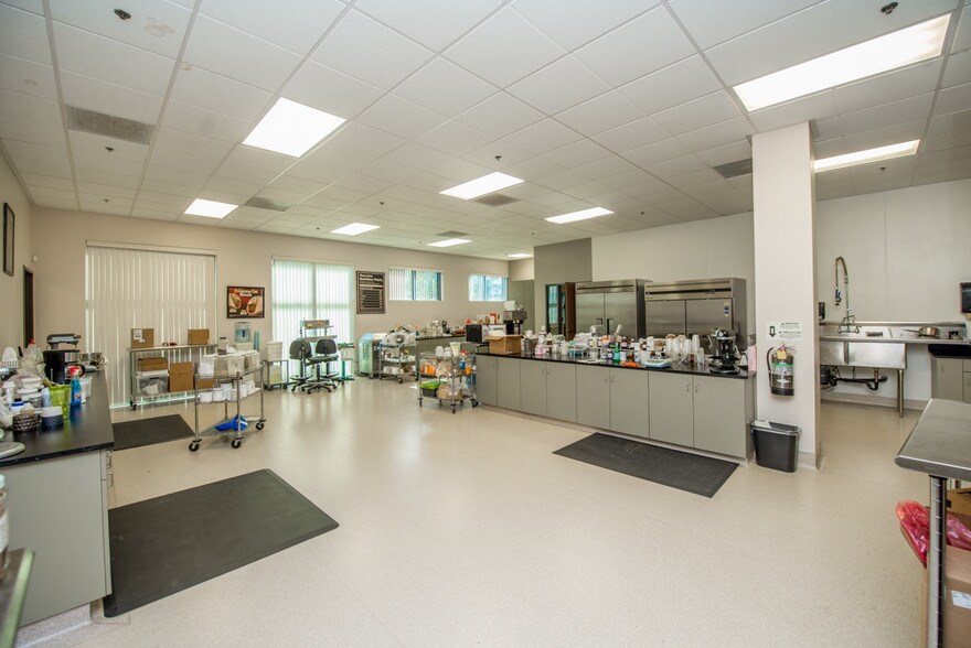 More Photos Of 537 Queensland Cir, Corona Loft Creative Space For Sale