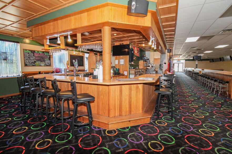 More Photos Of 125 Main St, Huron Bowling Alley For Sale