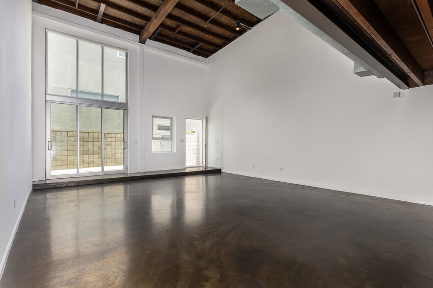 More Photos Of 2100 Abbot Kinney Blvd, Venice Office For Lease