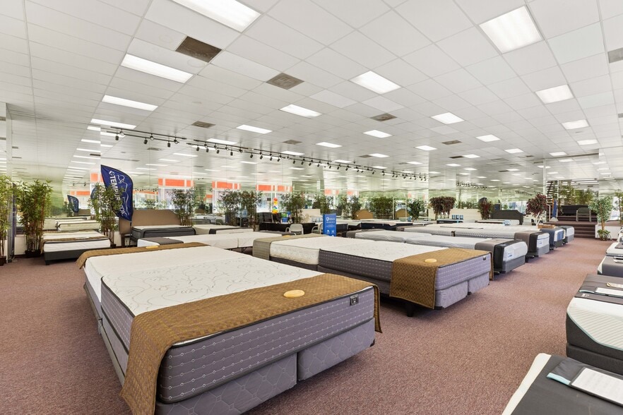 More Photos Of 937 E Colorado Blvd, Pasadena Storefront Retail Office For Lease