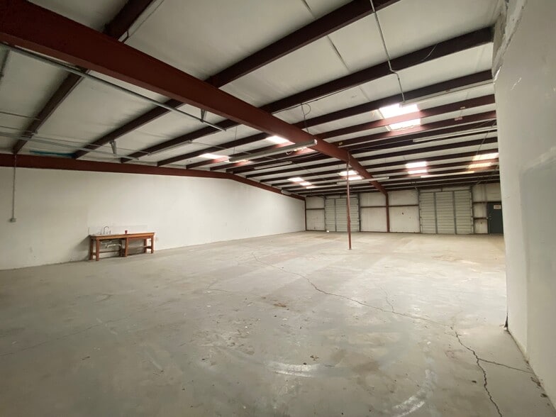 More Photos Of 3534-3542 Copeland Dr, San Antonio Light Manufacturing For Lease