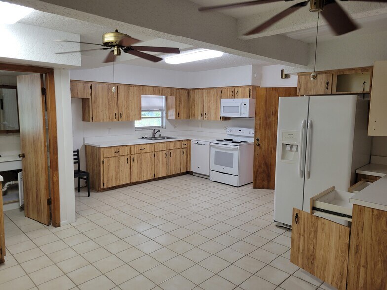 More Photos Of 1661 Votaw Rd, Apopka Specialty For Sale