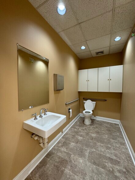 More Photos Of 603A Omni Dr, Hillsborough Medical For Sale