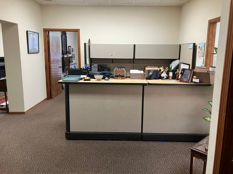 More Photos Of 513-519 W Center St, Visalia Coworking Space