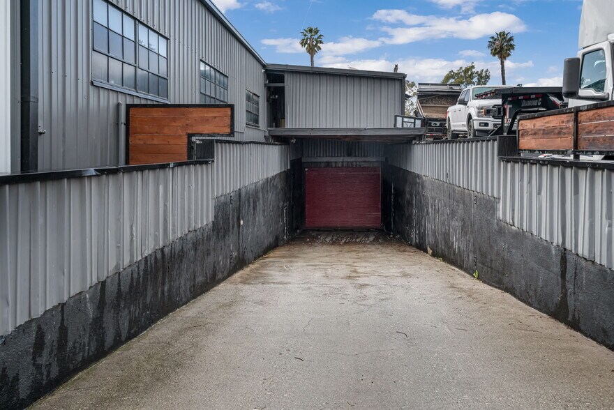 More Photos Of 2637 Saint Louis Ave, Signal Hill Warehouse For Sale