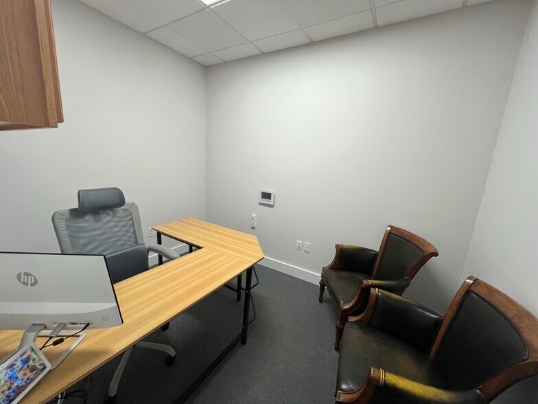 More Photos Of 185-205 Froehlich Farm Blvd, Woodbury Medical For Lease