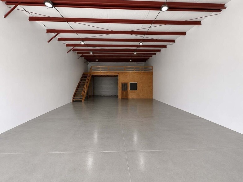 More Photos Of 305 Bear Ridge Cir, Palm Harbor Manufacturing For Lease