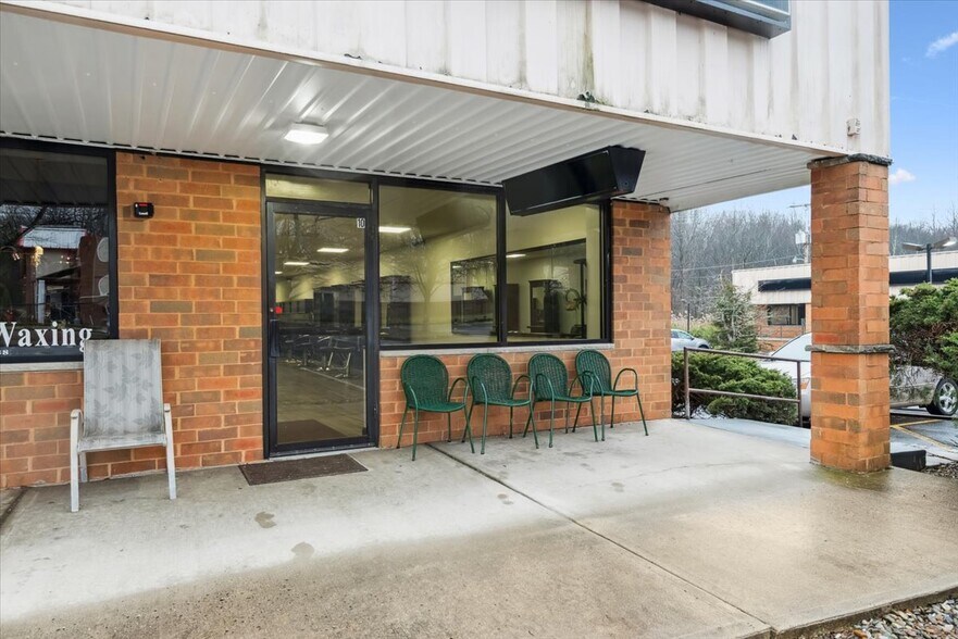 More Photos Of 10 Community Pl, Warren General Retail For Lease