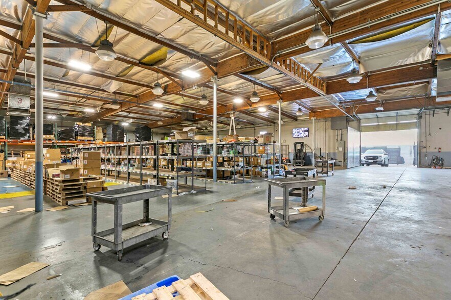 More Photos Of 9362 Eton Ave, Chatsworth Warehouse For Lease
