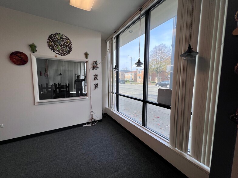 More Photos Of 4123-4125 Oakton St, Skokie Storefront For Lease