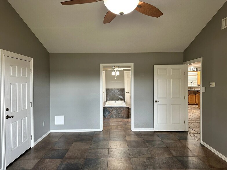 More Photos Of 1782 Key Ln, Abilene Office For Lease