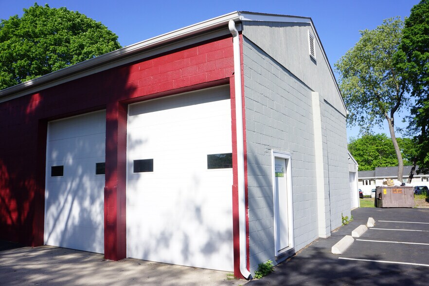 More Photos Of 24 Main St, Centerbrook Loft Creative Space For Lease