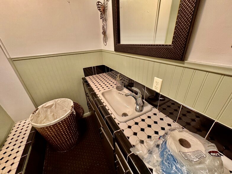 More Photos Of 14436 Whittier Blvd, Whittier General Retail For Sale