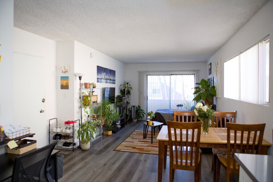 More Photos Of 538 S Oxford Ave, Los Angeles Apartments For Sale