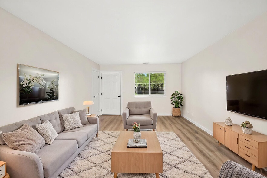 More Photos Of 1717 Main St, Sandpoint Apartments For Sale