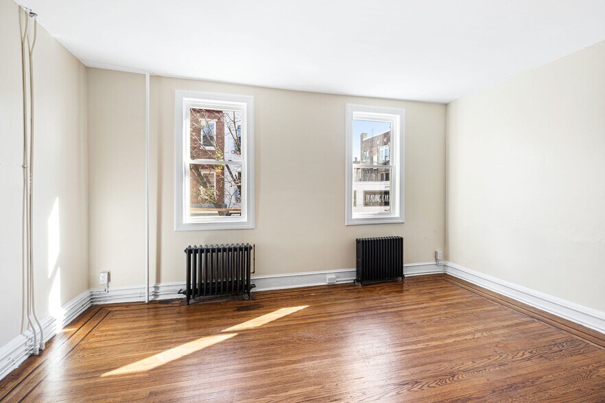 More Photos Of 522 S 5th St, Philadelphia Storefront Retail Residential For Sale