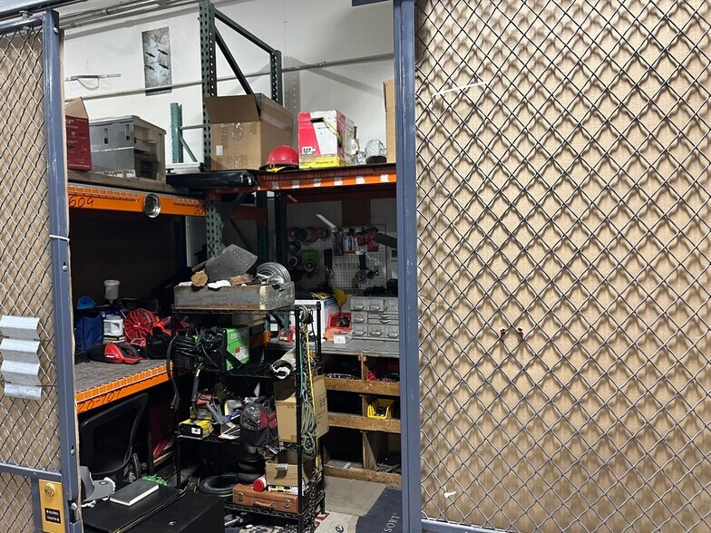 More Photos Of 1657 N State St, Lehi Manufacturing For Lease