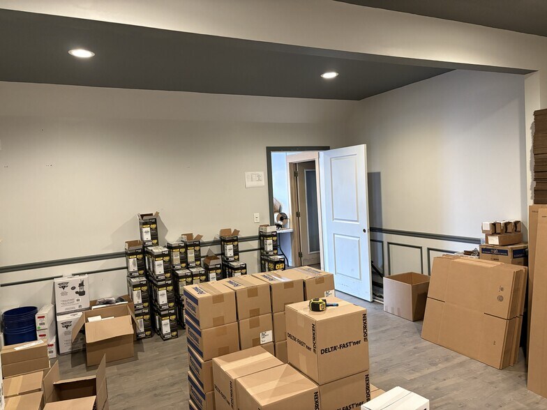 More Photos Of 1000 E Industrial Park Dr, Manchester Service For Lease