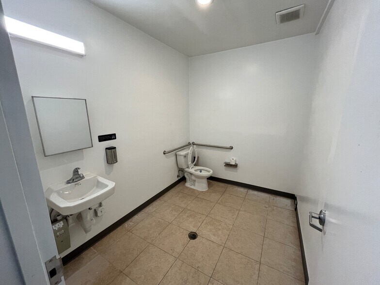 More Photos Of 153-155 Vallejo St, Denver Warehouse For Sale