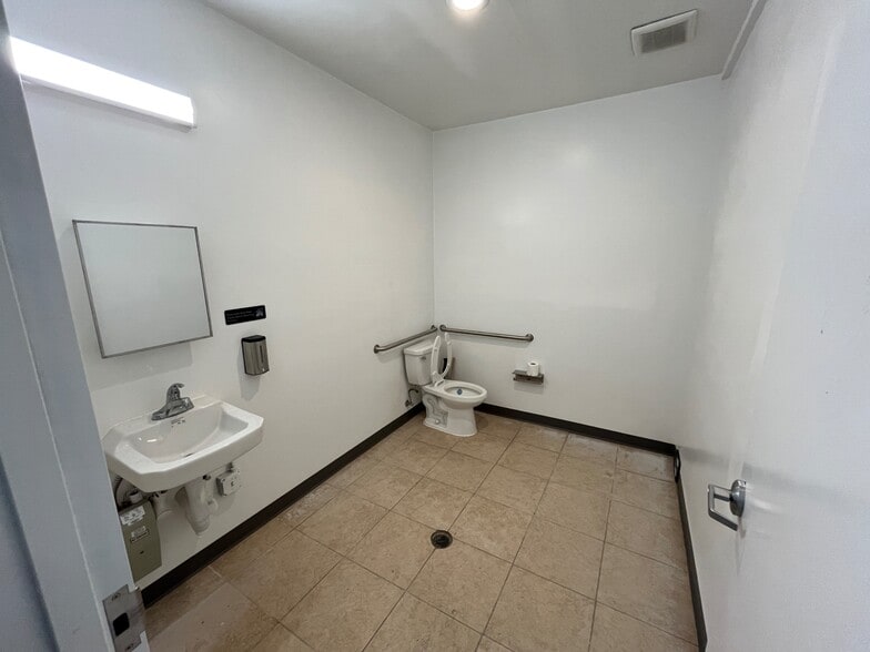 More Photos Of 153 Vallejo St, Denver Warehouse For Sale