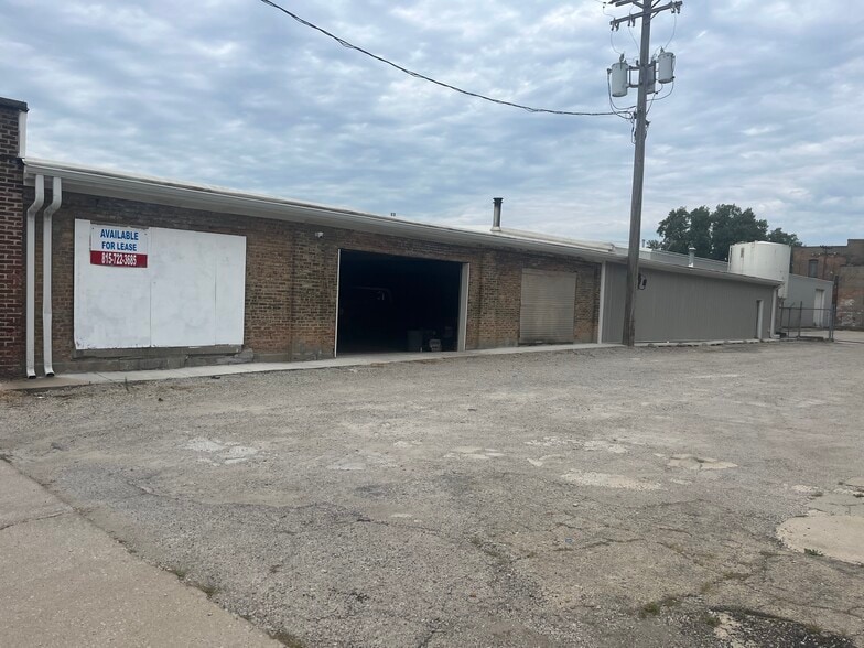 More Photos Of 801 E Cass St, Joliet Warehouse For Lease