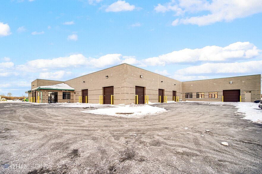 More Photos Of 461 Park Ave, Lake Villa Warehouse For Lease