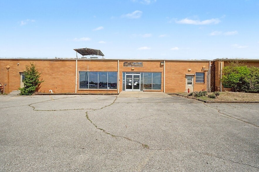 More Photos Of 1121 Skyline Dr, Hopkinsville Manufacturing For Sale