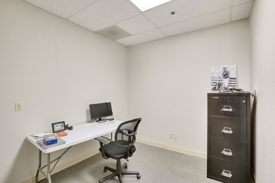 More Photos Of 250 W Main St, Woodland Office For Lease