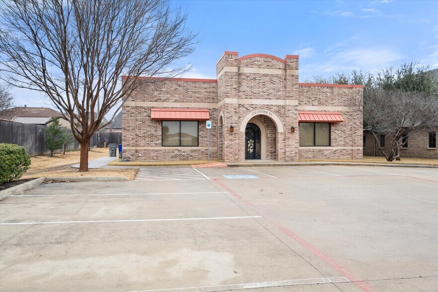 More Photos Of 820 Central Dr, Colleyville Office For Sale