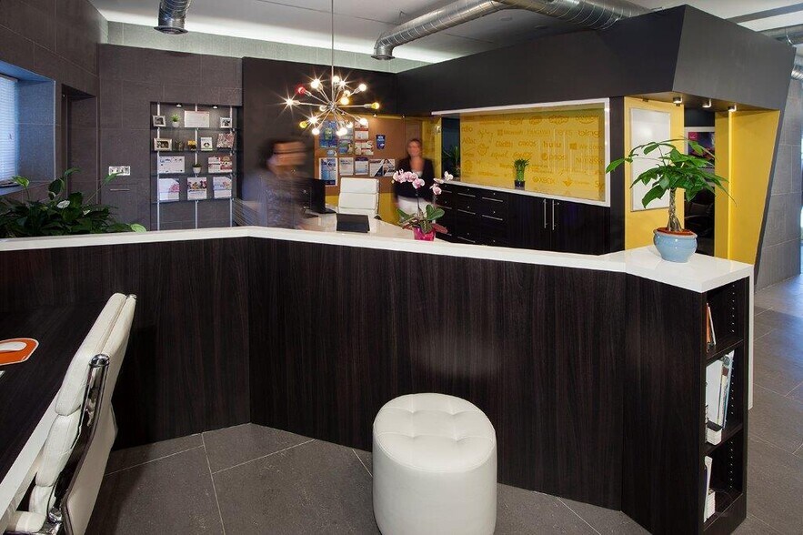 More Photos Of 2409 Voorheis St, Pontiac Freestanding For Sale